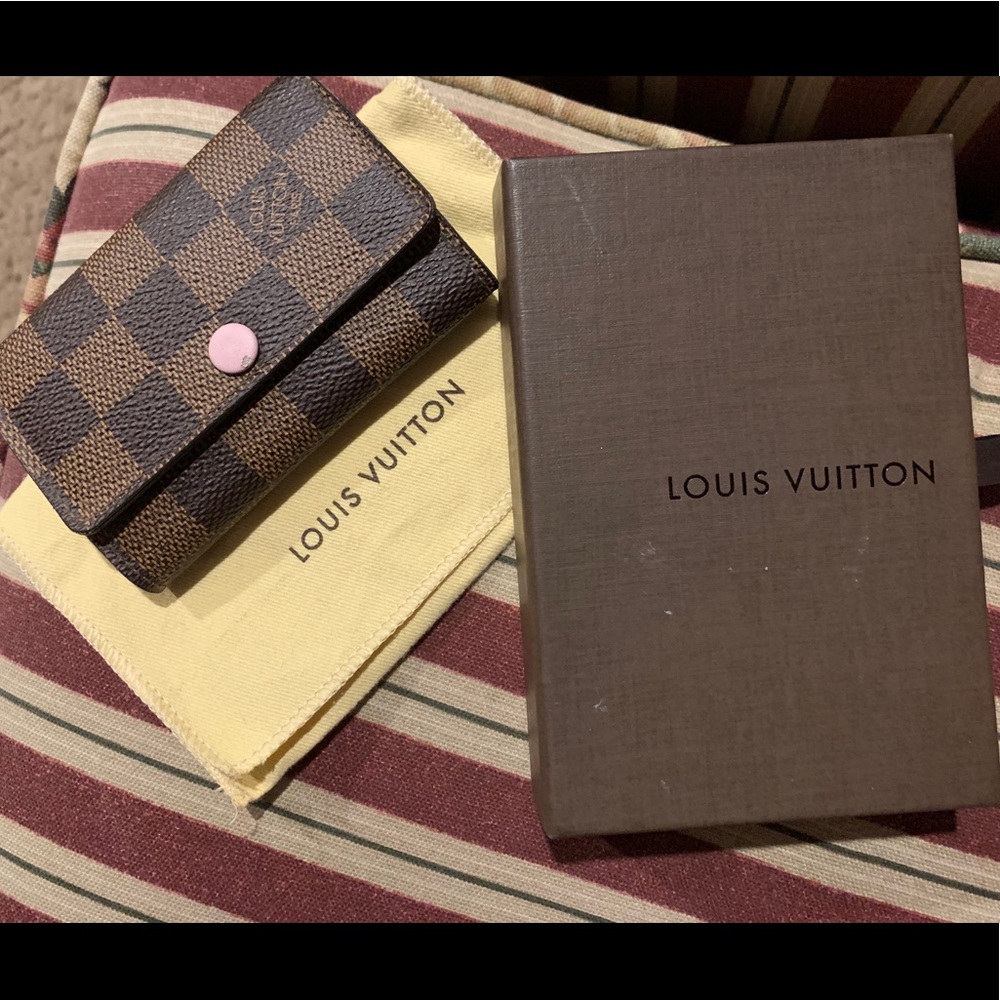 Louis vuitton 6 key holder in damier ebene